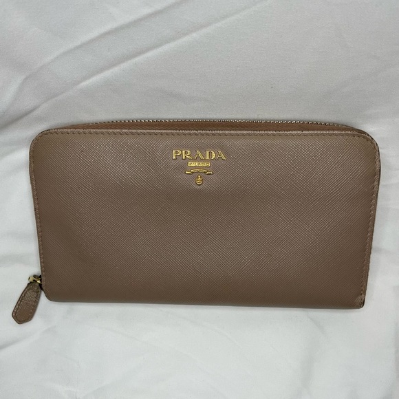 SOLD Prada Saffiano Metal Zippy Wallet - Picture 3 of 16